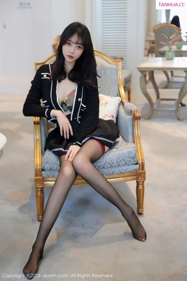 玥儿玥  [XiuRen]高清写真图 2023.08.25 No.7287 玥儿玥er 黑丝美腿第32张图片